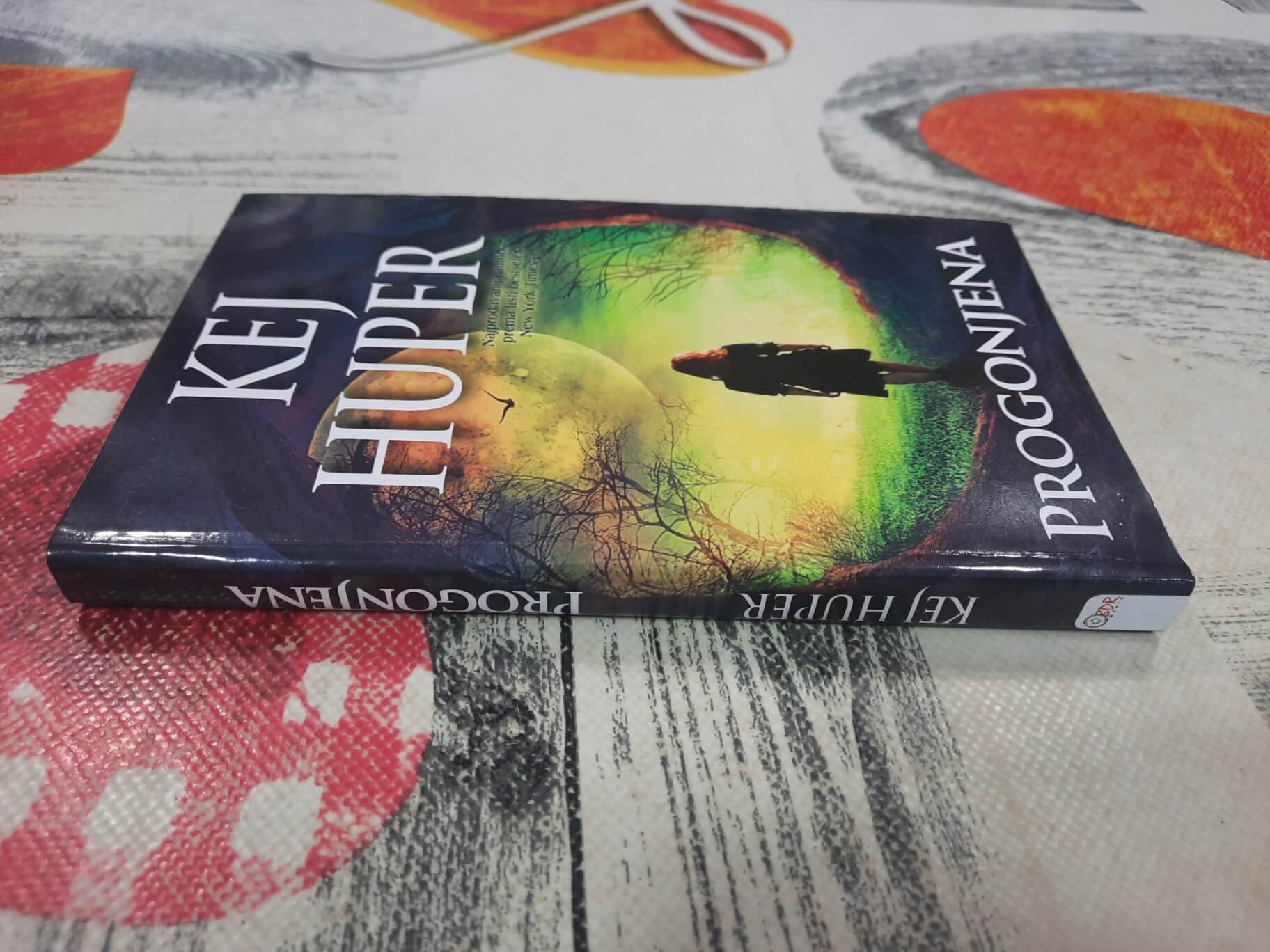 Progonjena - Kej Huper