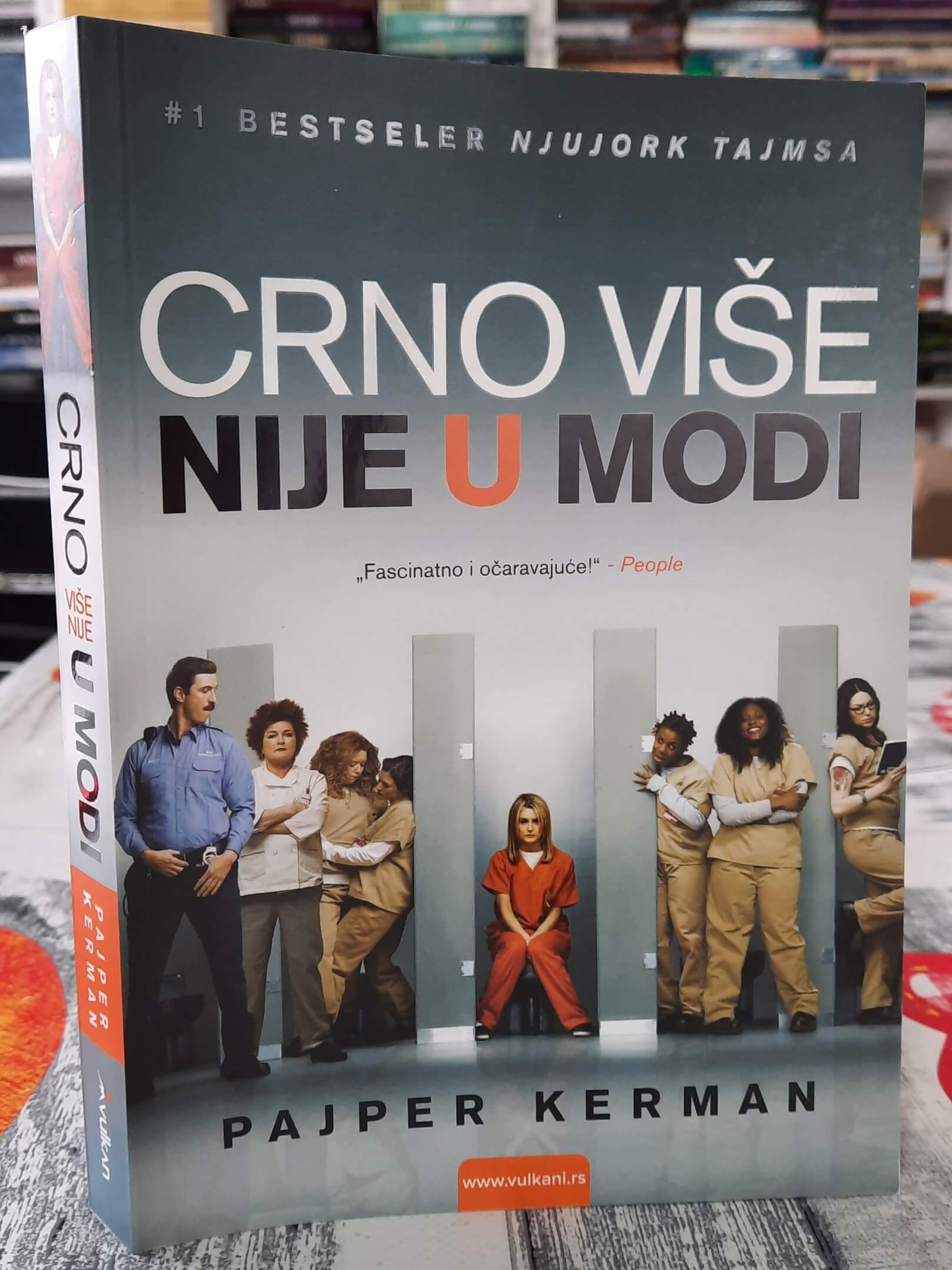 Crno više nije u modi - Pajper Kerman