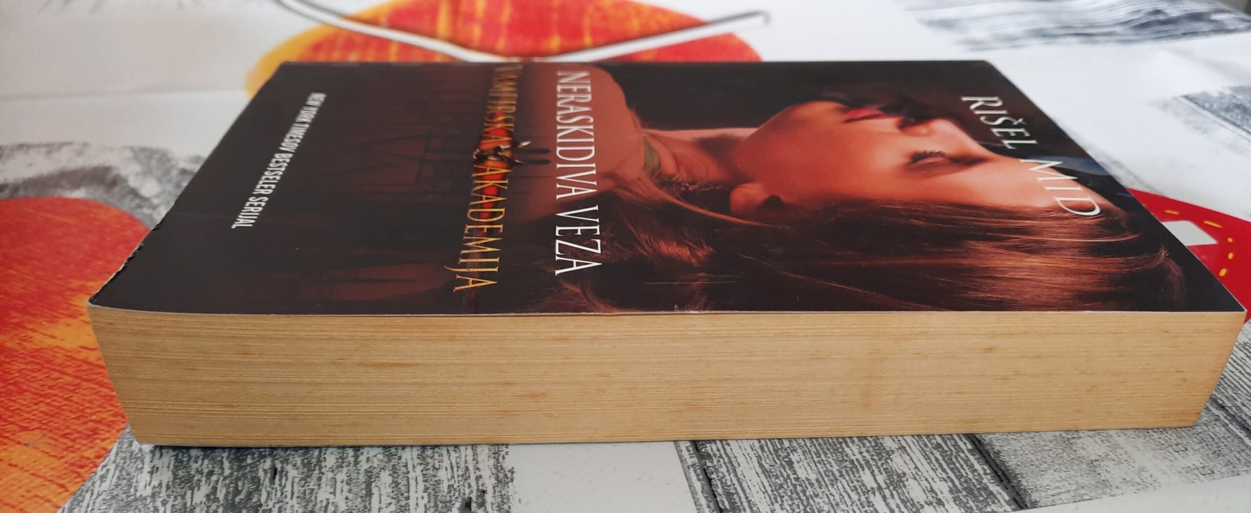 Neraskidiva veza Vampirska akademija - Rišel Mid