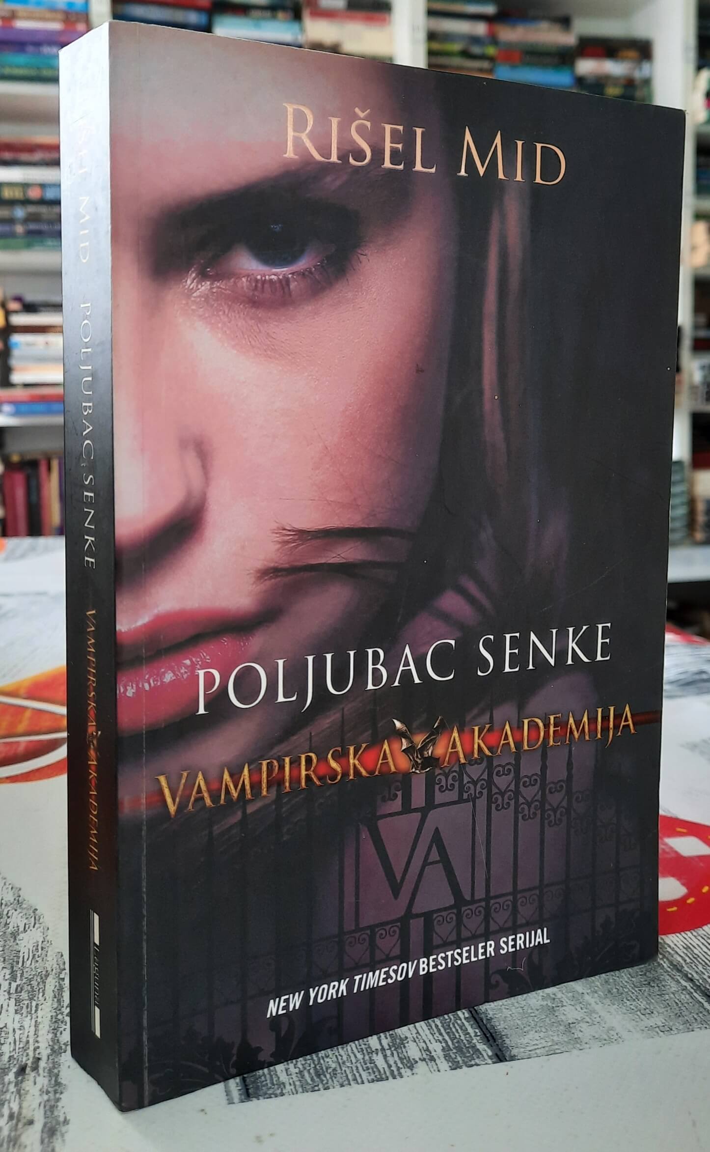 Poljubac senke Vampirska akademija - Rišel Mid