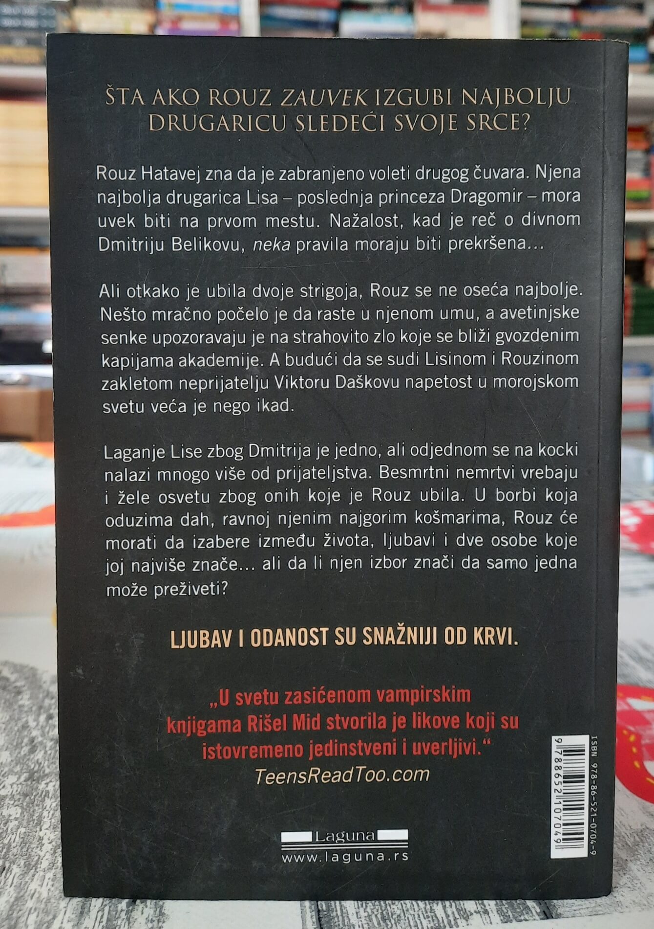 Poljubac senke Vampirska akademija - Rišel Mid