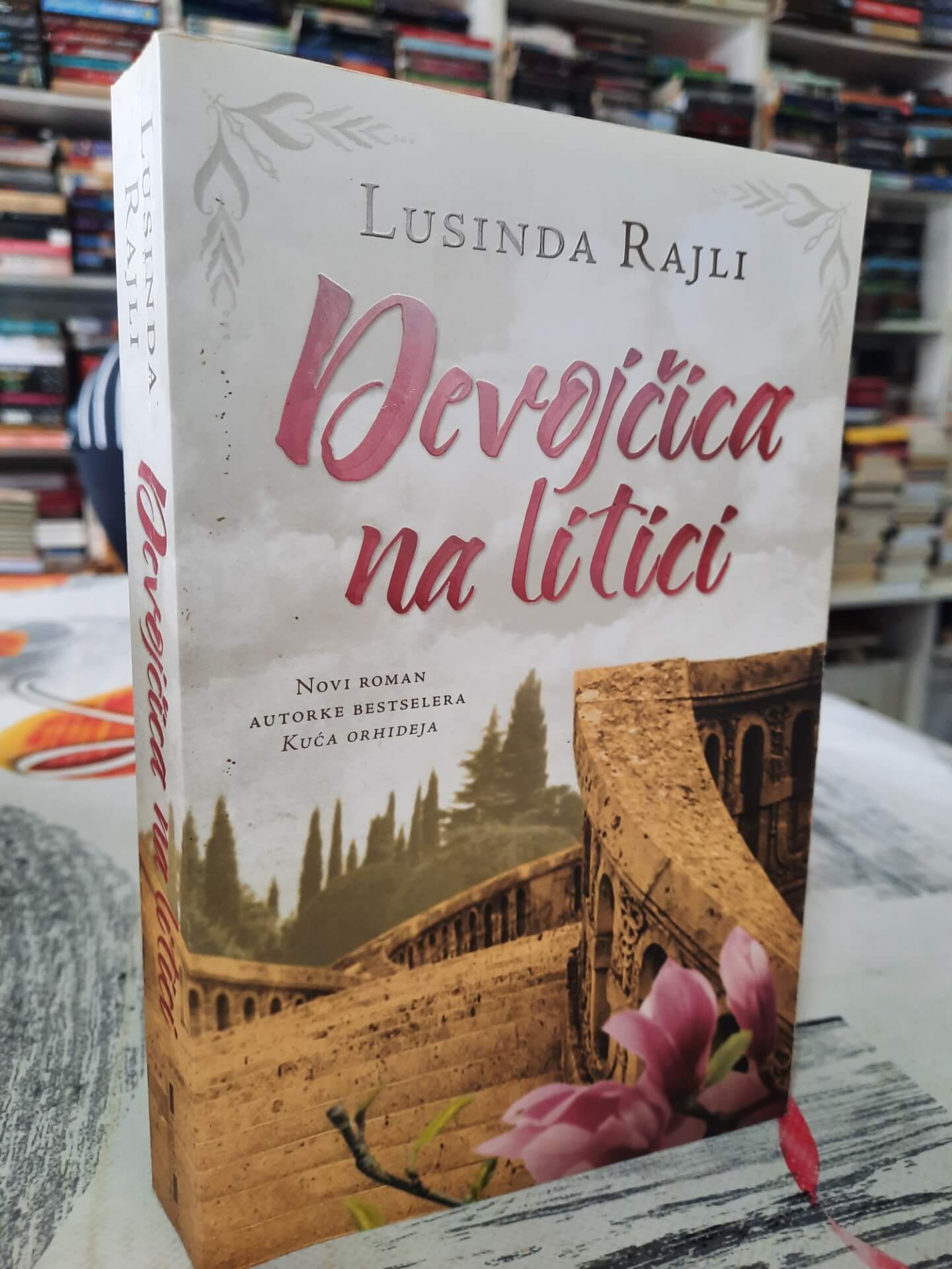 Devojčica na litici - Lusinda Rajli
