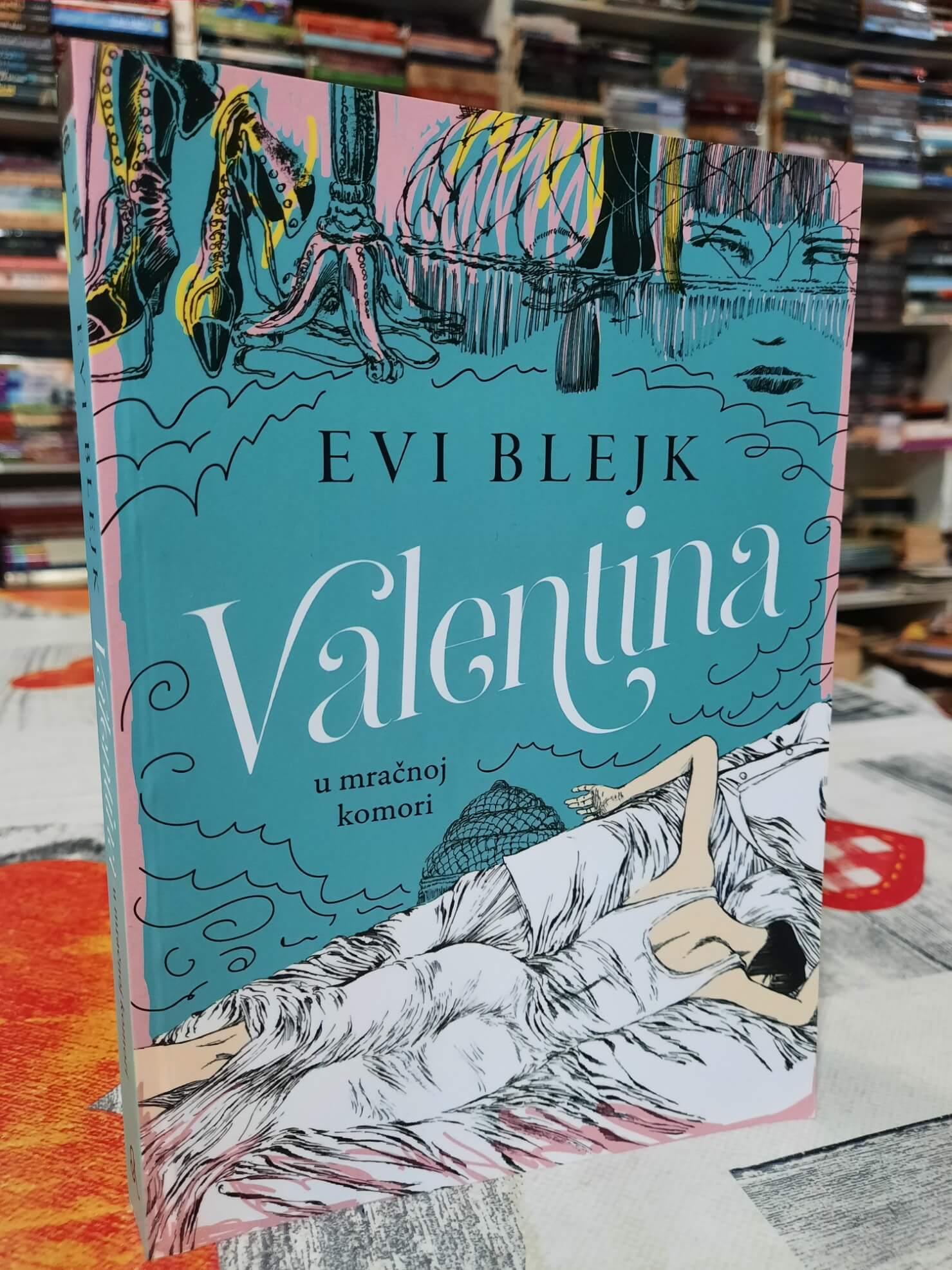 Valentina u mračnoj komori - Evi Blejk