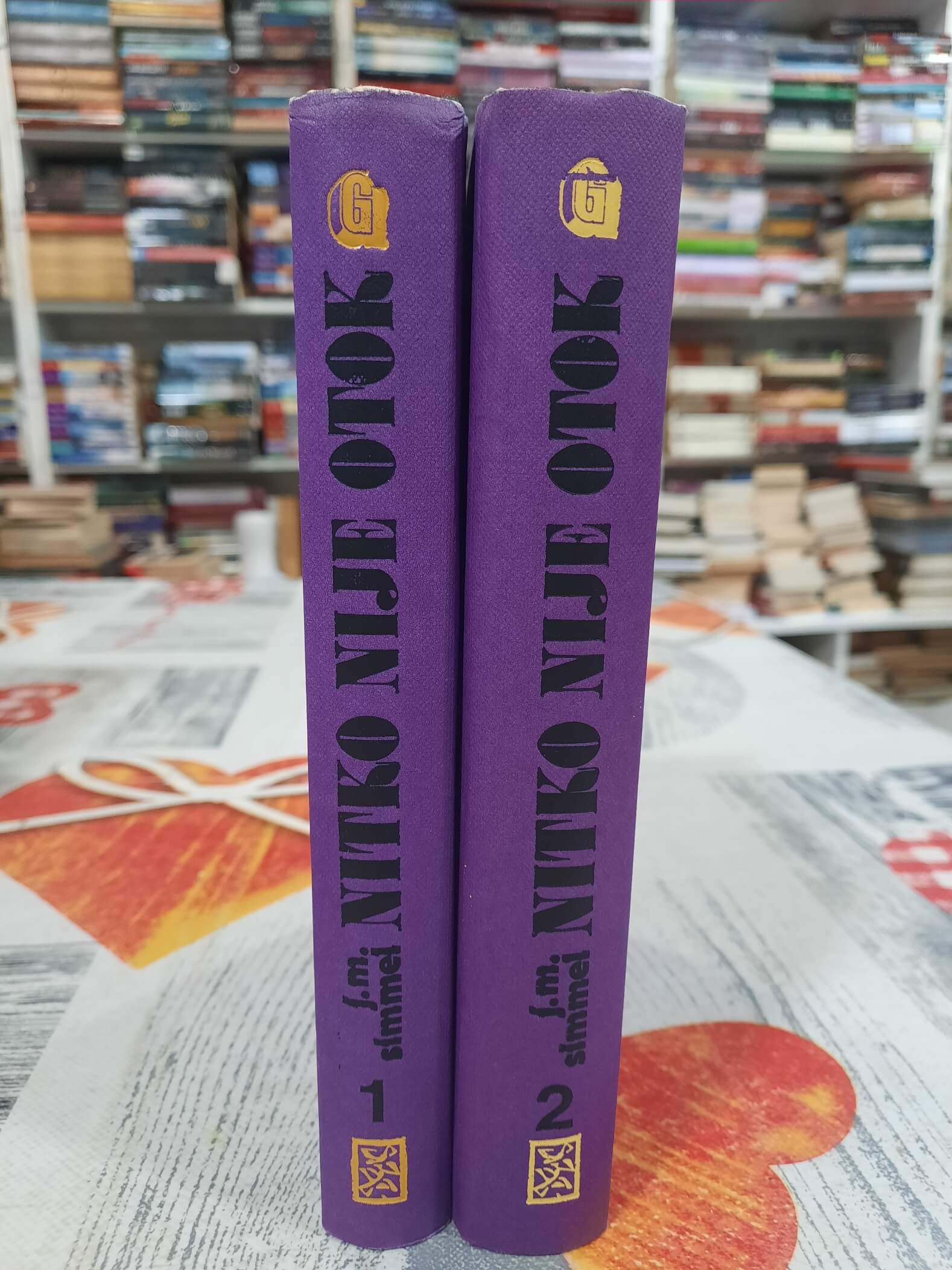 Nitko nije otok I i II deo - J. M. Simmel