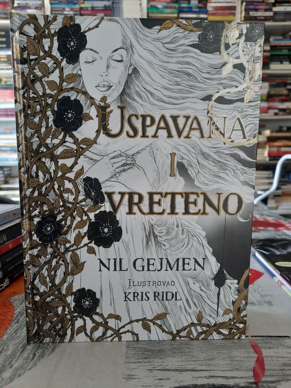 Uspavana i vreteno - Nil Gejmen