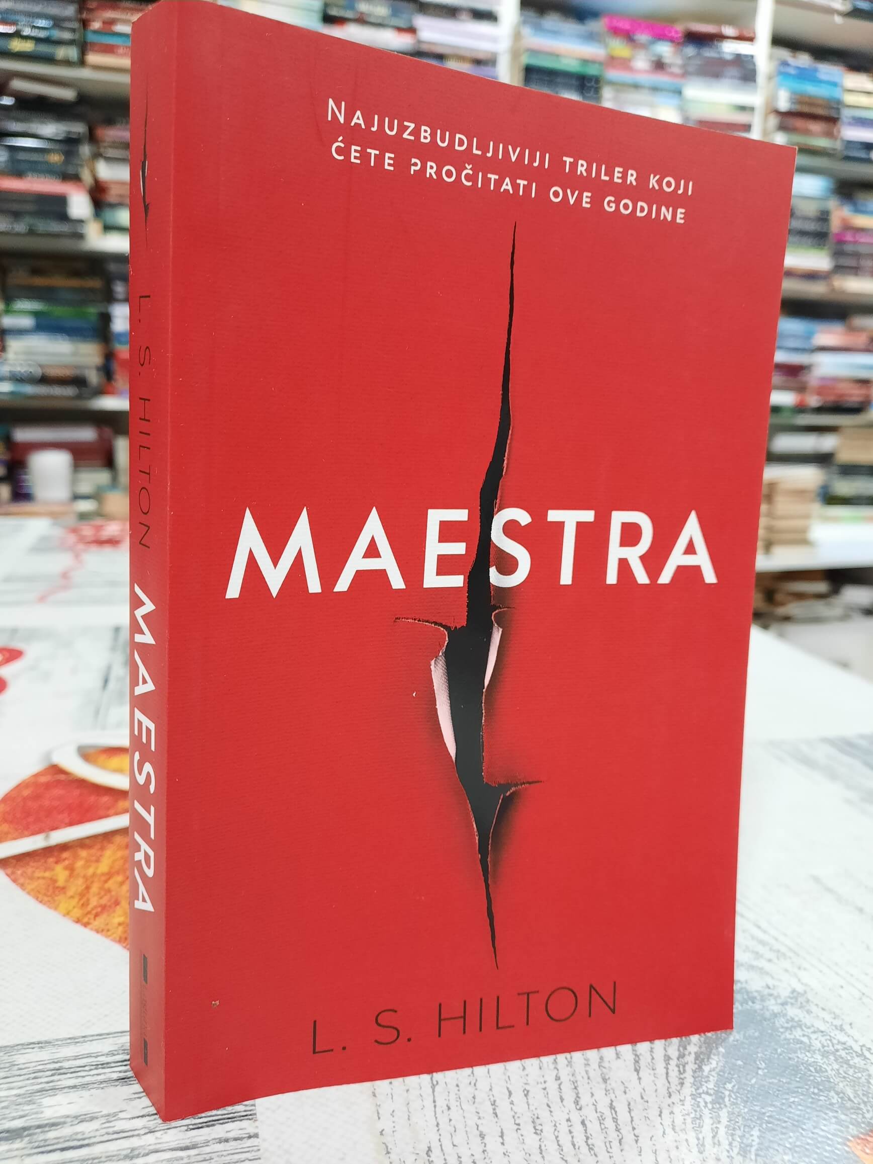 Maestra - L. S. Hilton