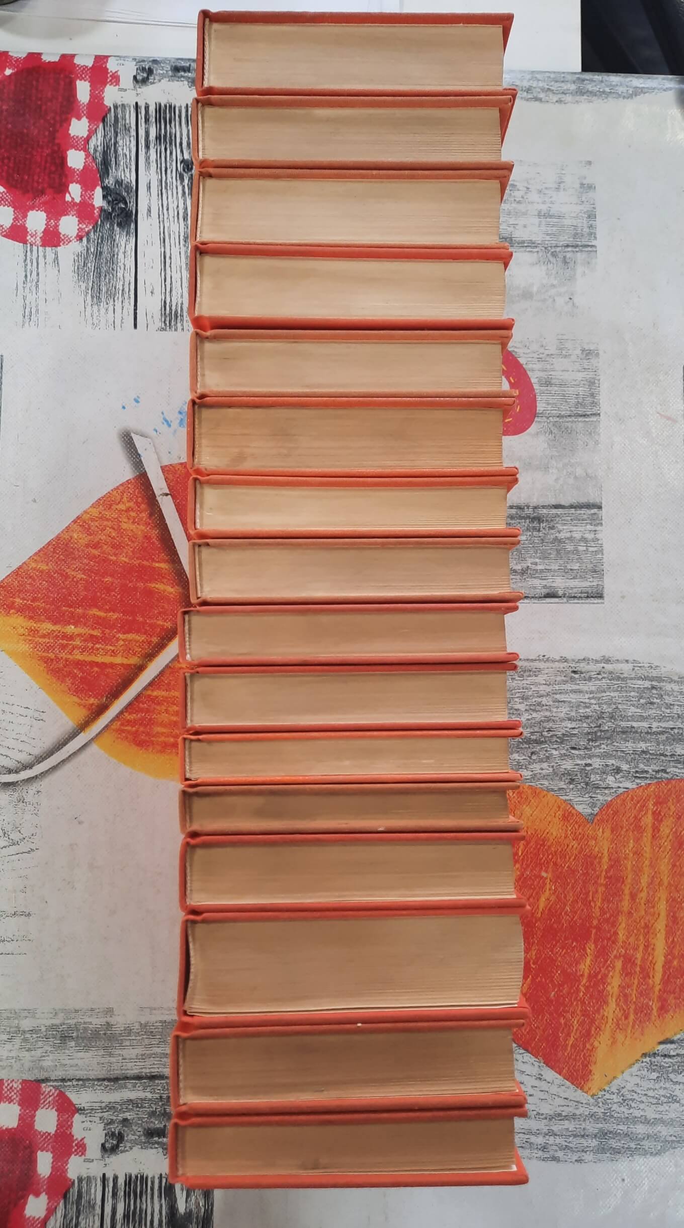 16 knjiga, 15 naslova iz edicije Biblioteka moderne literature - HIT