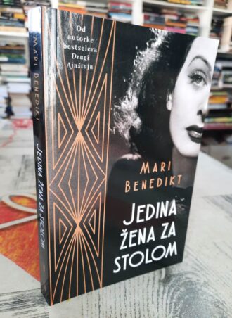Jedina žena za stolom - Mari Benedikt