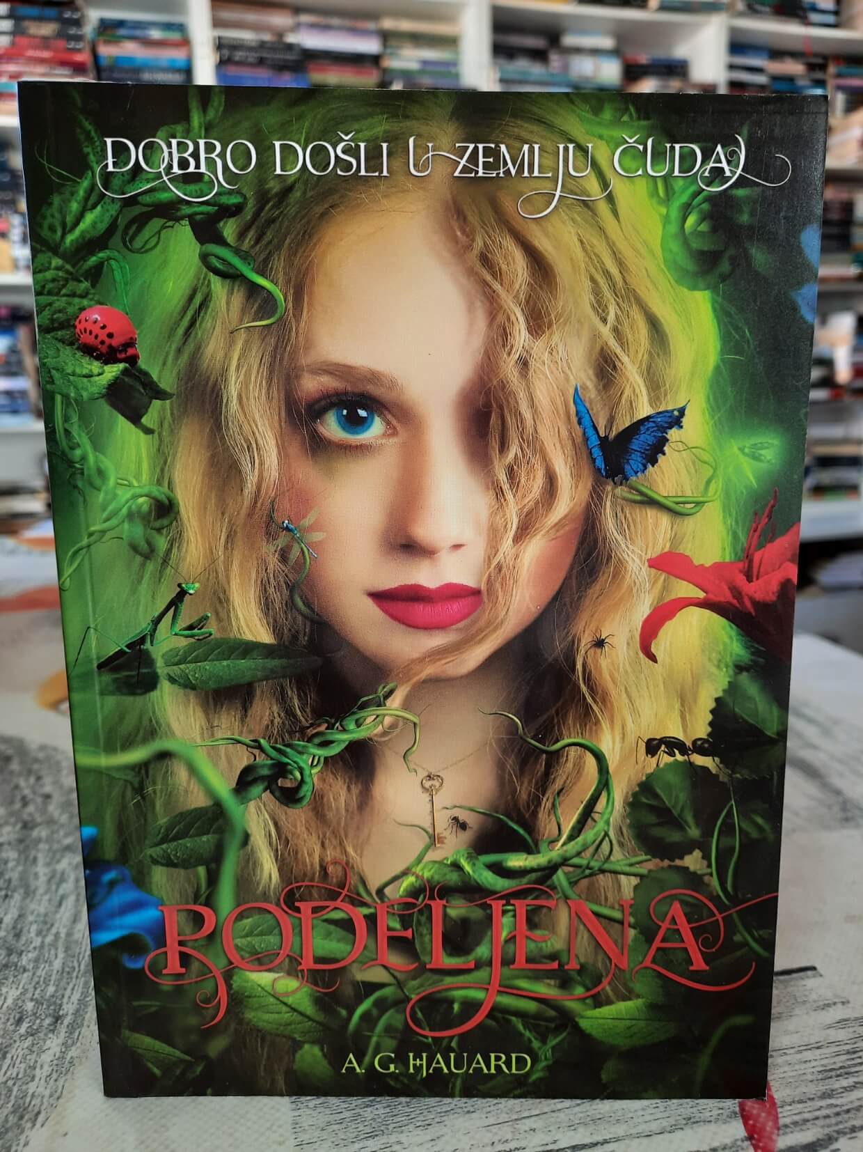 Podeljena - A. G. Hauard