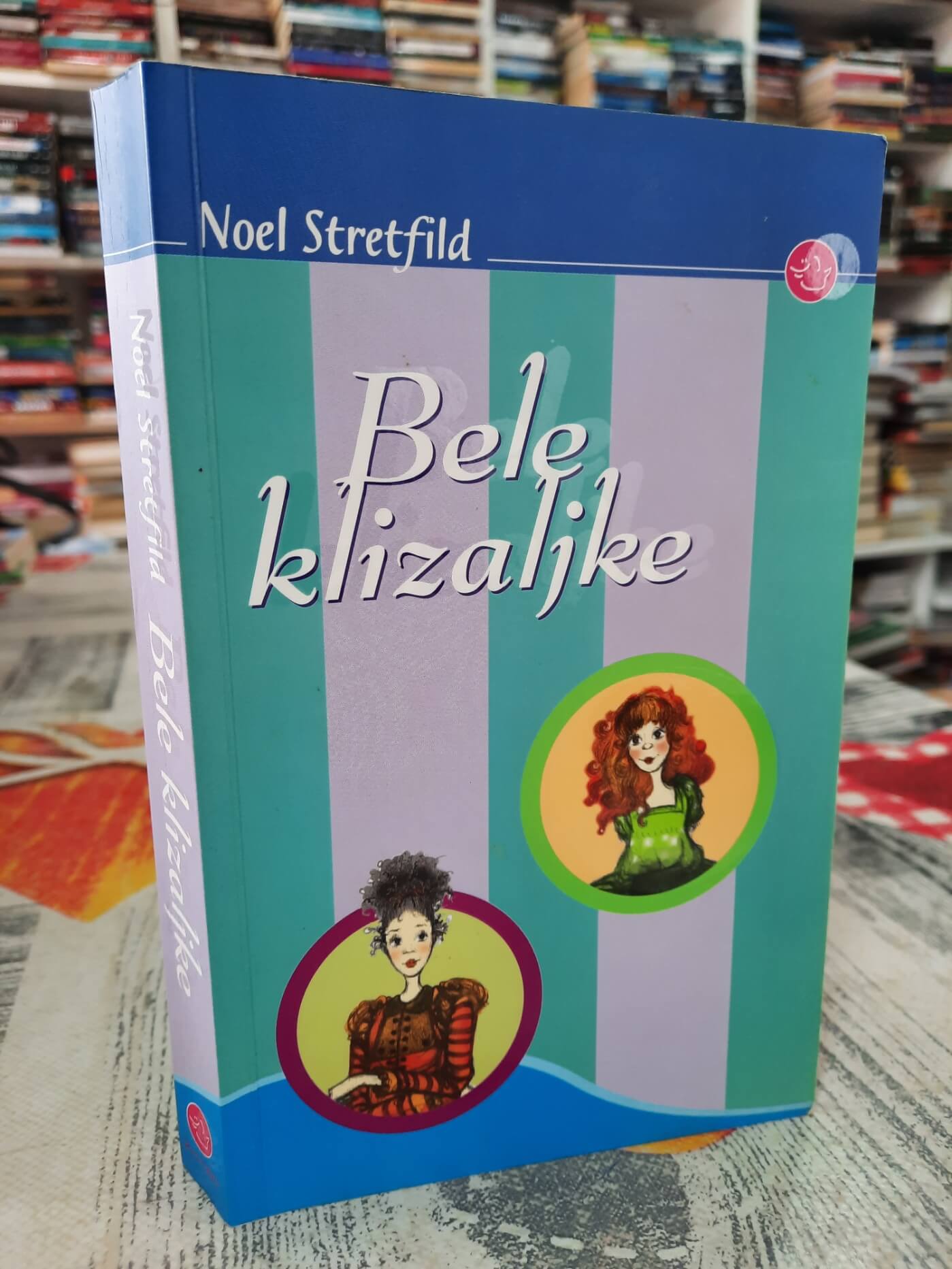 Bele klizaljke - Noel Stretfild