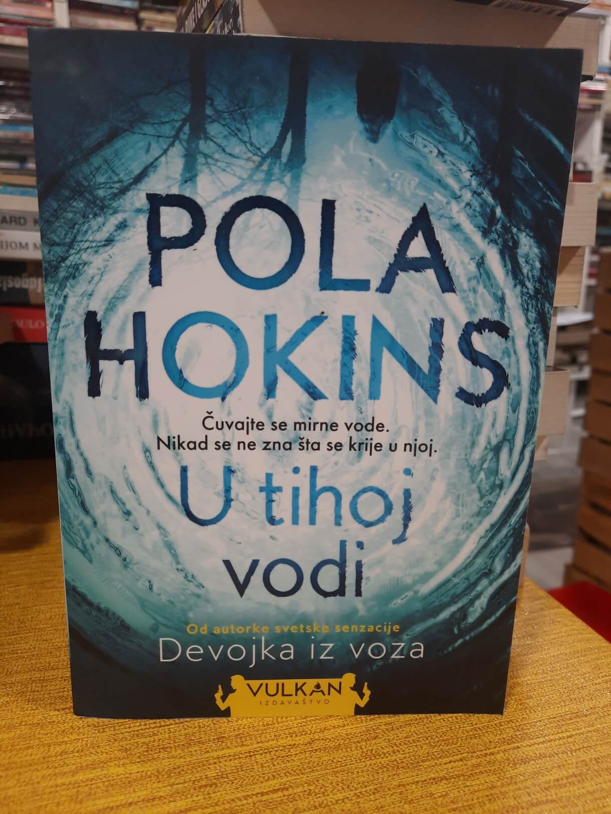 U tihoj vodi - Pola Hokins