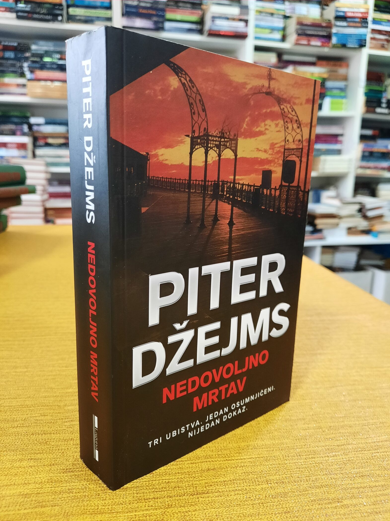 Nedovoljno mrtav - Piter Džejms