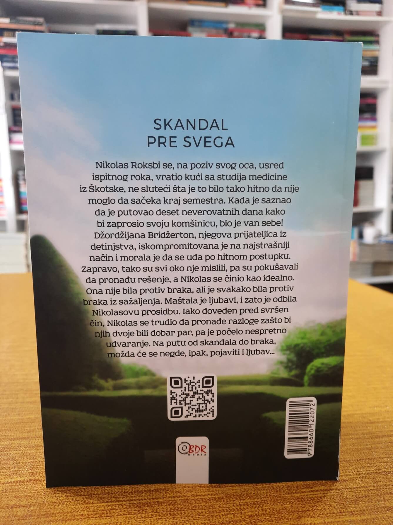Skandal pre svega - Džulija Kvin