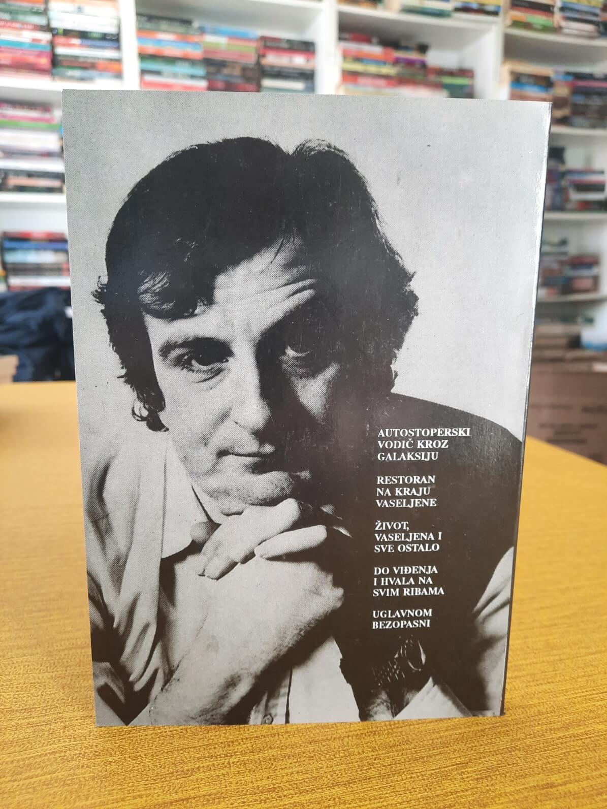 Uglavnom bezopasni - Daglas Adams