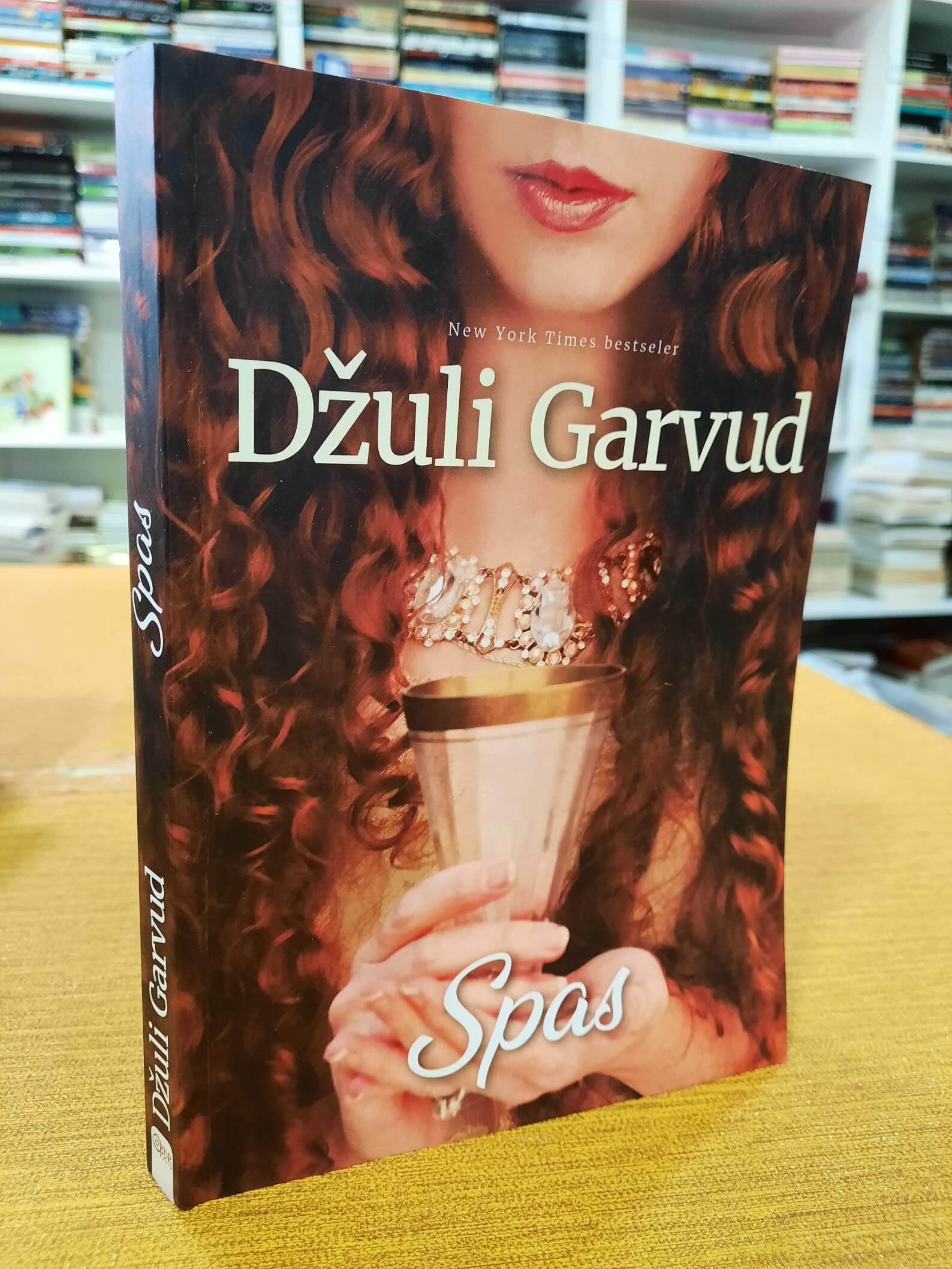 Spas - Džuli Garvud