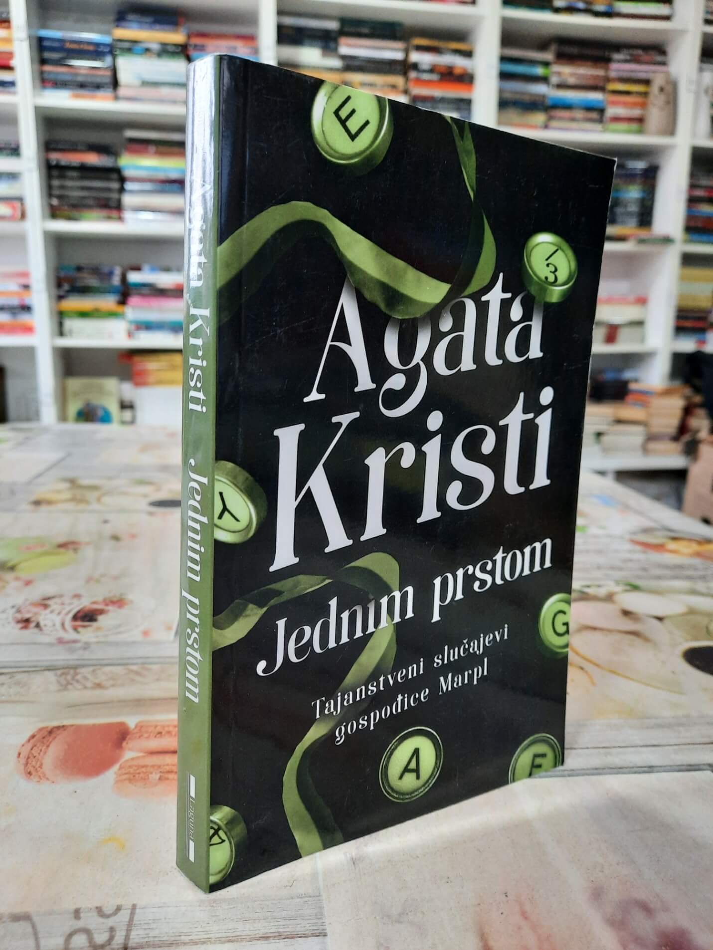 Jednim prstom - Agata Kristi