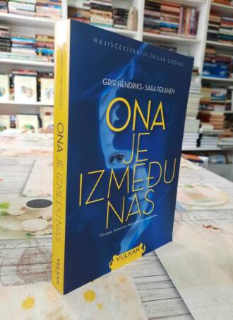 Ona je između nas - Grir Hendriks, Sara Pekanen