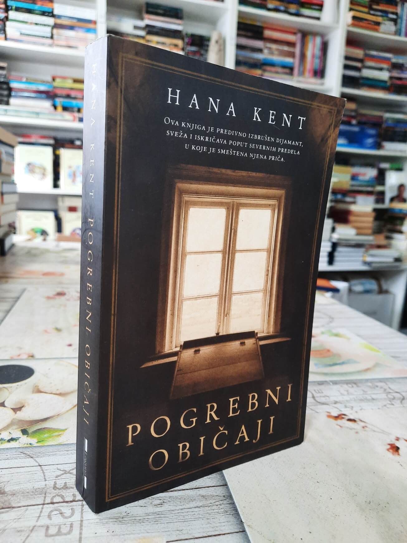 Pogrebni običaji - Hana Kent